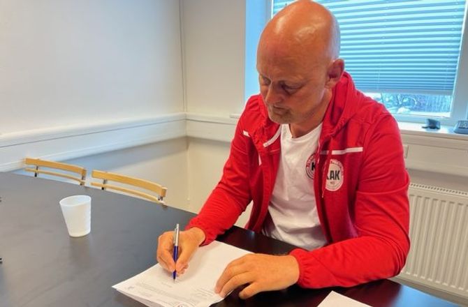 VM kval. CONCACAF -Grønlandsk landstræner truet til at tie