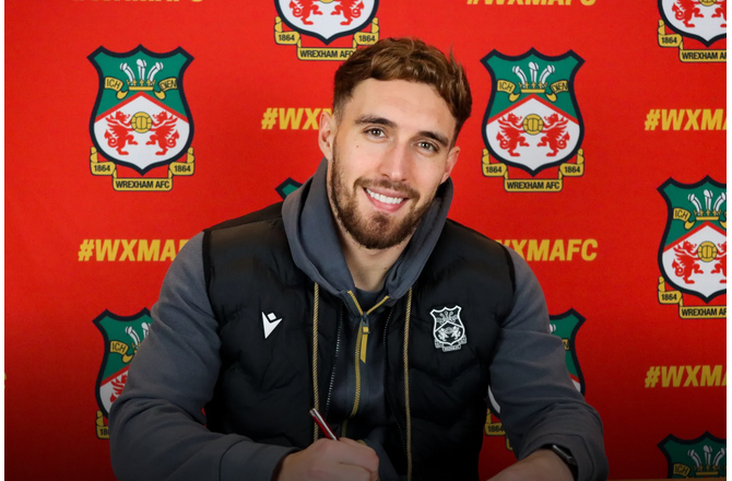 League 1 -Sam Smith skal finde melodien i Wrexham