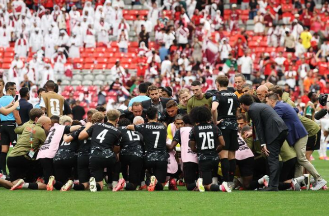 FIFA VM -VM-natten: Brækket ben og chokerede canadiere