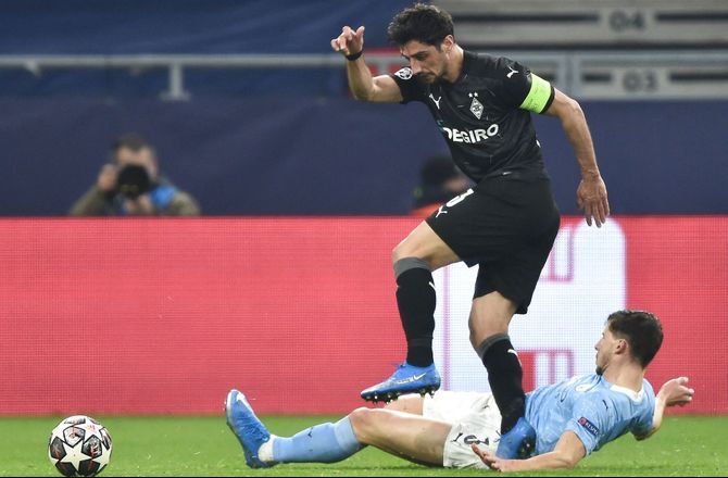 Bundesliga -Efter otte år i Gladbach: Klubikon takker af til sommer