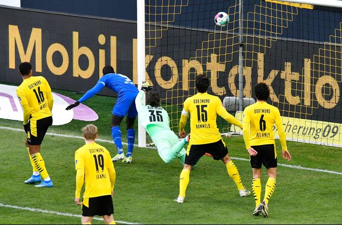 Bundesliga -Dortmund forlænger med schweizisk keeper