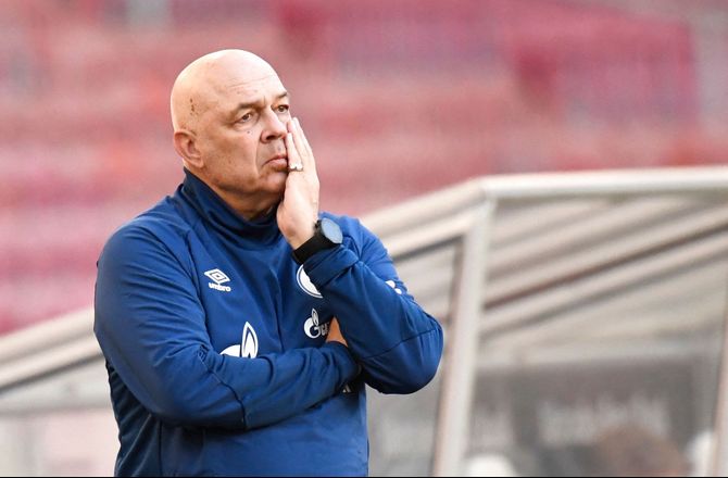 Bundesliga -Fyret S04-chef: Største skuffelse i karrieren