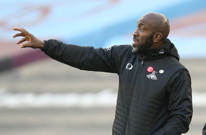Championship -Huddersfield har Warnock-afløser på plads
