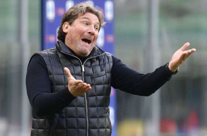 Serie A -Serie A-oprykker smider træneren på porten