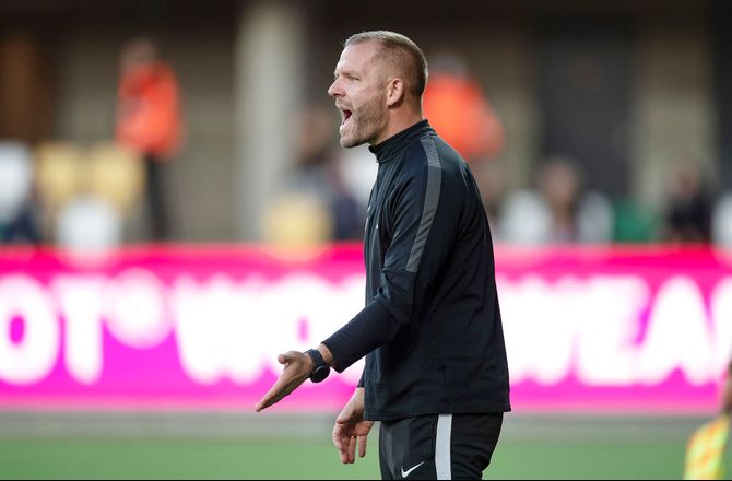 NordicBet Liga -Hobro bagud efter ti sekunder: Et håbløst boldtab 