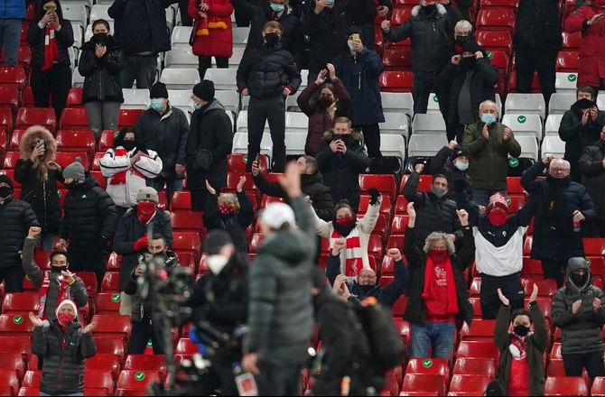 International -UEFA til klubber: Er I ligeglade med fansene?