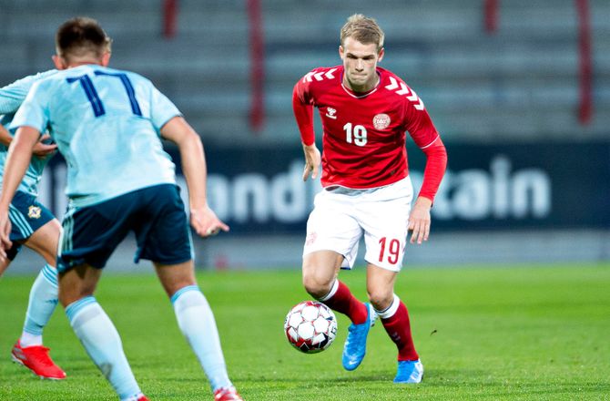 EM U21 -Nikolai Laursen vil overveje sommerskifte
