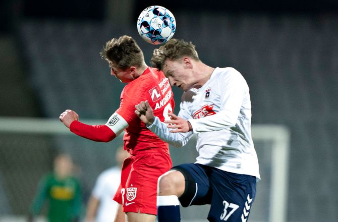 3F Superliga -AGF-forsvarer om rødt: Hvad skal han gøre?