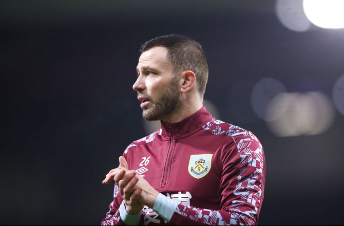 Premier League -Burnley forlænger med 35-årig back