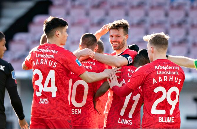 3F Superliga -Mortensens målnæse gav AGF sejr over FCM
