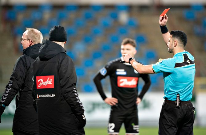 3F Superliga -Riddersholm fik rødt kort: Jeg har undskyldt