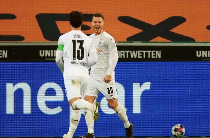 Bundesliga -Tre år mere til Elvedi i Mönchengladbach
