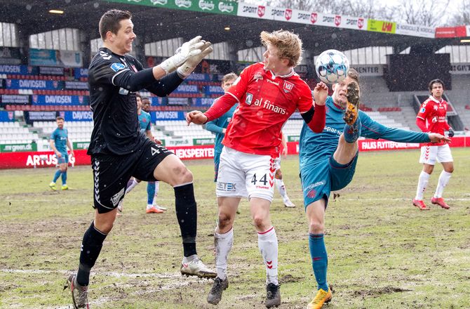 3F Superliga -Kusk trods sejr: Banen var umulig at spille på
