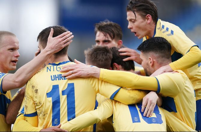 Danmark -BIF og VFF fører: Vindere bør slutte hjemme