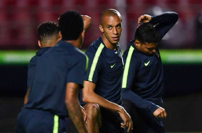 Serie A -Sao Paulo henter gratis Miranda i Kina