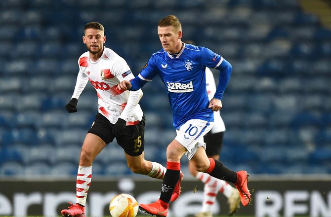 Premiership -Rangers forlænger med midtbanedirigent