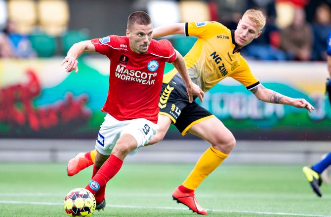 3F Superliga -Tidligere SIF-svensker stopper karrieren som 29-årig