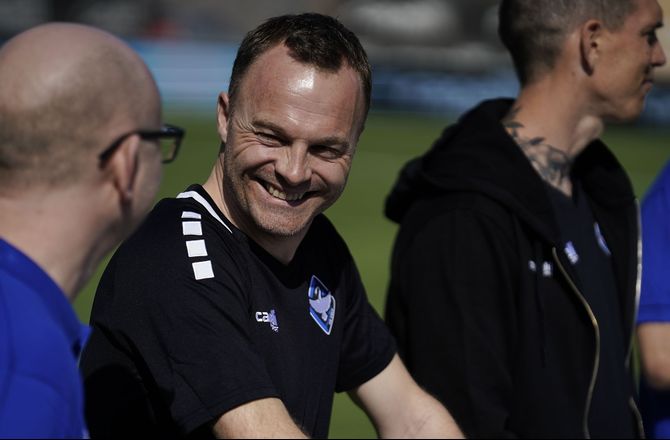 Danmark -FART PÅ: Morten Olsen hev Beckmann i øret