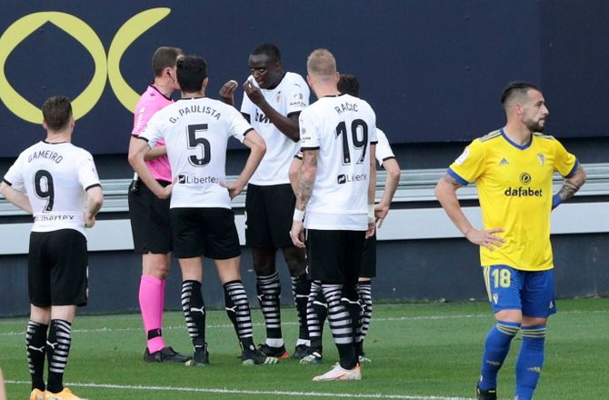 Spanien -Cadiz-træner tror på Calas uskyld