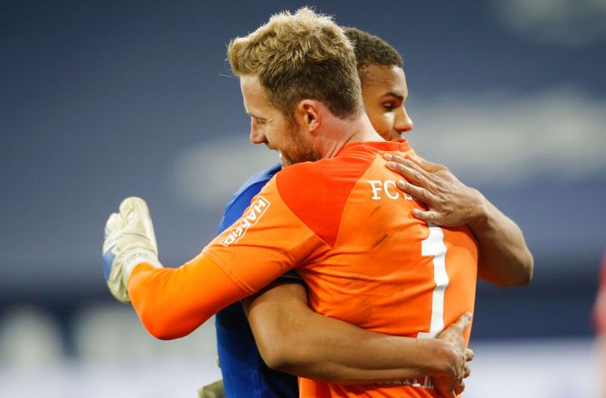 2. Bundesliga -Schalke-keeper justerer sin løn og forlænger