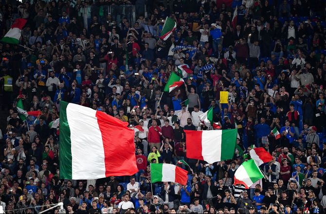 International -Glæde i UEFA: Festligt miljø til alle kampe