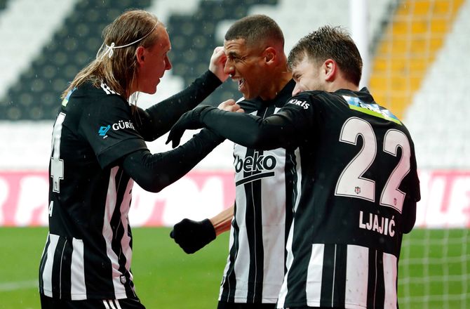 Super Lig -Besiktas tæt på titel efter forrygende opvisning