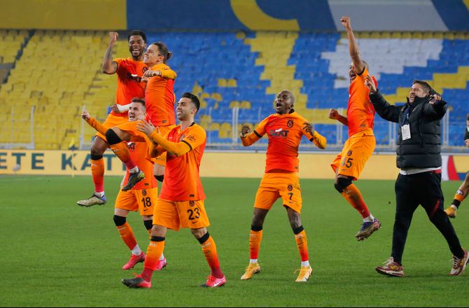 Super Lig -Galatasaray hænger på i toppen efter hattrick
