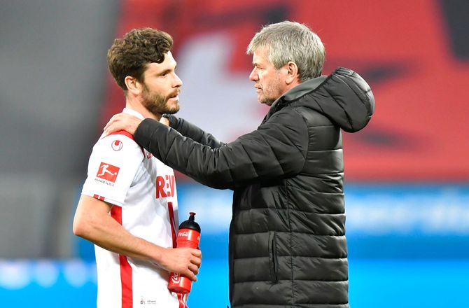 Bundesliga -Köln-træner: Gælder om at holde hovedet højt