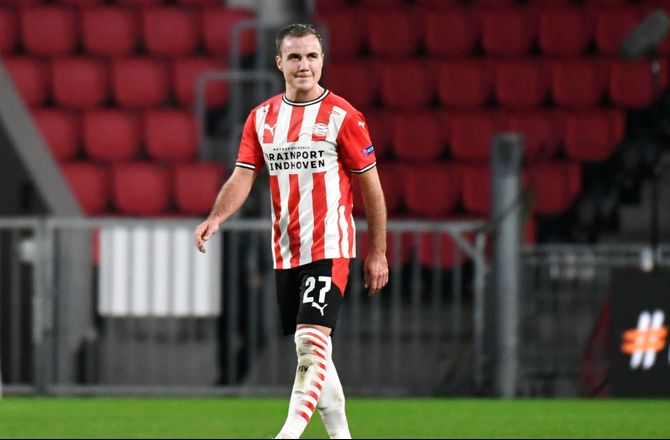 Æresdivisionen -Velspillende Götze forlænger med PSV