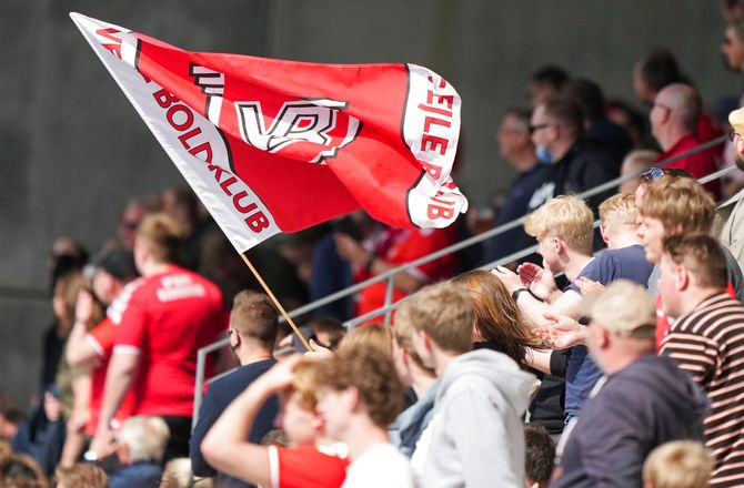 International -Vejle køber fransk midtbanemand