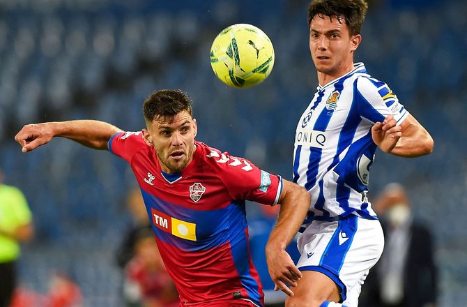 International -Elche henter lejesvend i Torino permanent