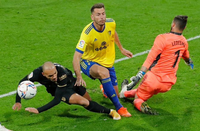 La Liga -Cadiz henter argentinsk målmand permanent