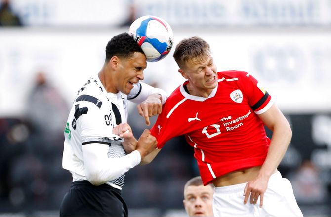 League 1 -Barnsley-chef storroser Mads Juel: Vil have 11 af ham
