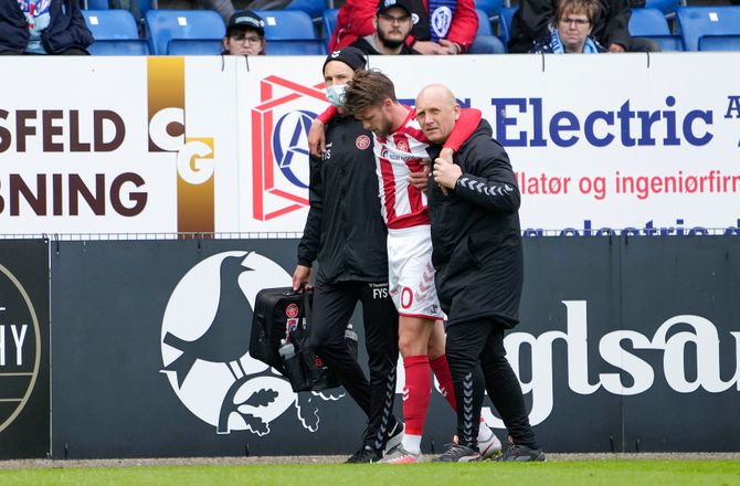 3F Superliga -Lucas A. skadet på ny: Forstår han er påvirket