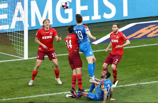Op/nedrykningsspil -Kampen om BL: Holstein Kiel tog første stik
