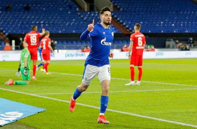Bundesliga -Schalke-profil skifter til Hertha Berlin
