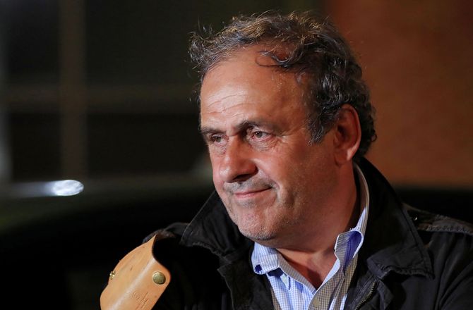 International -Blatter og Platini skal for retten til sommer