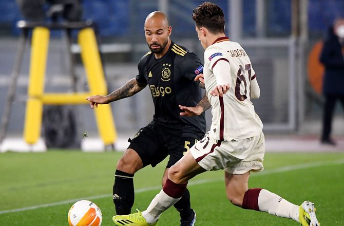 Æresdivisionen -Ajax-spiller skifter til Surinams landshold