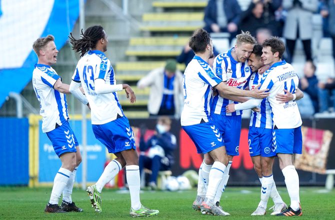 3F Superliga -OB ser to U19-spillere fra Gambia an