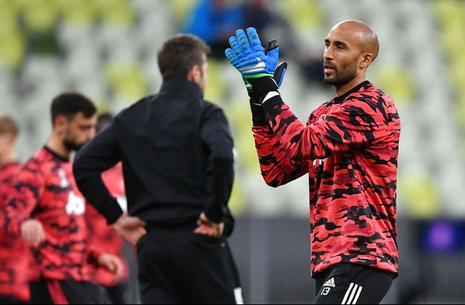 Premier League -United forlænger med 38-årig målmand