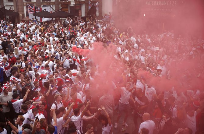 EM -FA revser indtrængende fans: En skændsel 