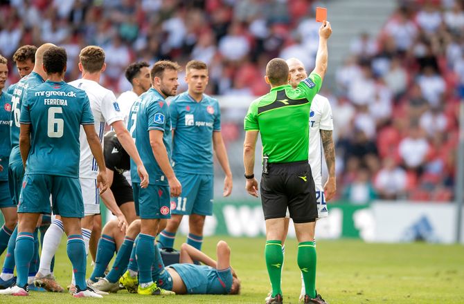 3F Superliga -Thorup: Ligner Boilesen tackler på bolden
