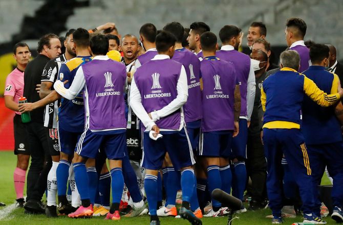 Copa Libertadores -Rojo og Boca-kvintet straffes for vild tumult