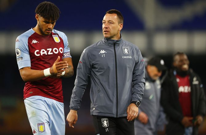 Premier League -Officielt: Chelsea hyrer Terry på deltid