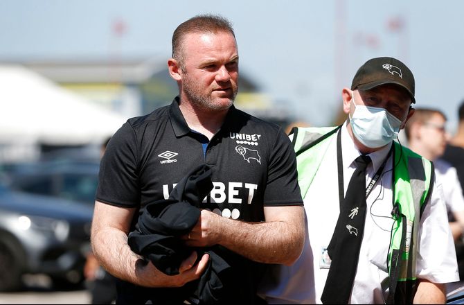Championship -Rooney sover på kontoret: Morrison støder til
