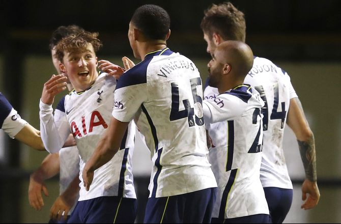 Premier League -Tottenham belønner yngste målscorer