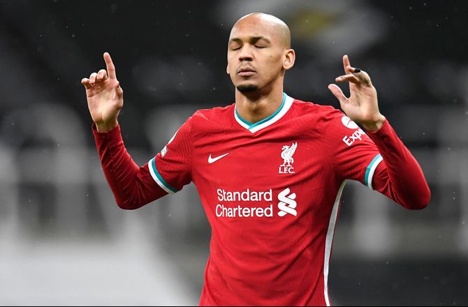 International -Spøjst: Fabinho får dyrt ur af Saudi-journalist efter debut