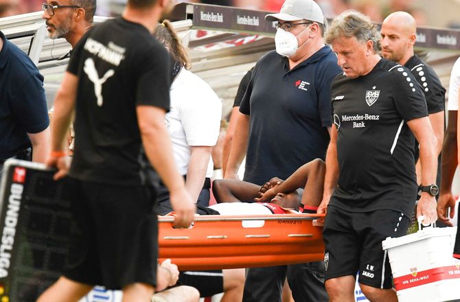 Bundesliga -Stuttgart-talent knæskadet efter fire minutter