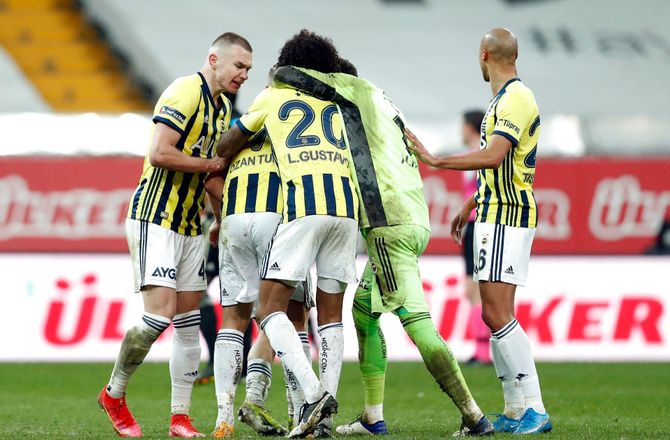 Europa League -Valencia-hattrick sendte Fenerbahce i EL