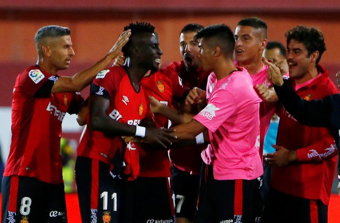 International -Mallorca sender Mboula på græs i Portugal